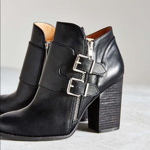 Urban Outfitters Isabella Ankle Boot 8.5 🖤